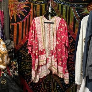 Umgee Pink and White Floral Kimono Blouse